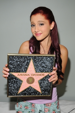 Celeber-ru-Ariana-Grande-LA-Photoshoot-2012-11.jpg