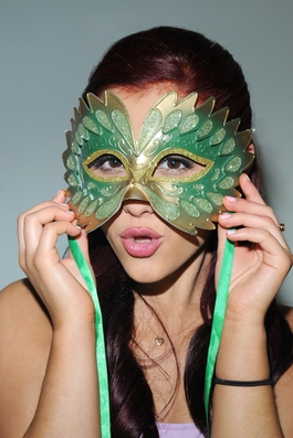 Celeber-ru-Ariana-Grande-LA-Photoshoot-2012-19.jpg
