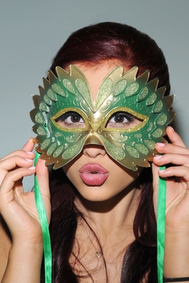 Celeber-ru-Ariana-Grande-LA-Photoshoot-2012-22.jpg