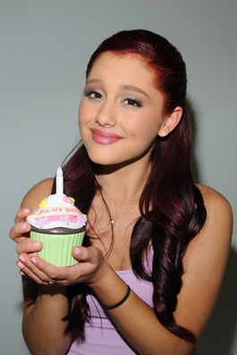 Celeber-ru-Ariana-Grande-LA-Photoshoot-2012-25.jpg