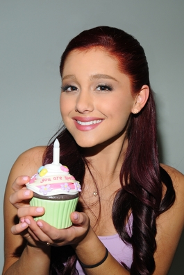 Celeber-ru-Ariana-Grande-LA-Photoshoot-2012-27.jpg