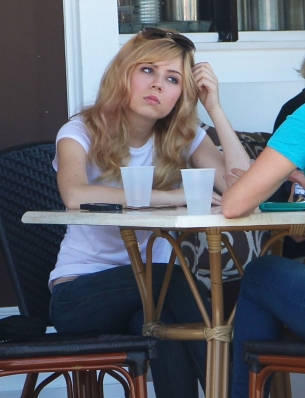 Jennette2BMcCurdy2BLunches2BSweet2BButter2BKitchen2BlUUb7OYODwTx.jpg