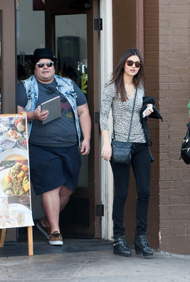 Victoria_Justice_Out_in_LA_on_November_27013.jpg