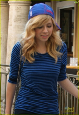 jennette-mccurdy-holds-hands-with-nba-player-andre-drummonds-02.jpg