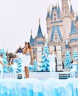 ArianaGrande_DisneyWorldAnnualChristmasParade_NickelodeonKids_011.jpg