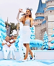ArianaGrande_DisneyWorldAnnualChristmasParade_NickelodeonKids_015.jpg