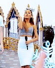 ArianaGrande_DisneyWorldAnnualChristmasParade_NickelodeonKids_037.jpg