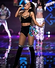 ArianaGrande_VSFashionShow_NickelodeonKids_016.jpg