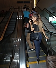 ariana-grande-in-jeans-at-lax-airport-in-los-angeles_4.jpg