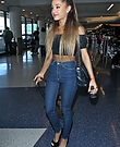 ariana-grande-in-jeans-at-lax-airport-in-los-angeles_6.jpg