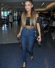 ariana-grande-in-jeans-at-lax-airport-in-los-angeles_7.jpg